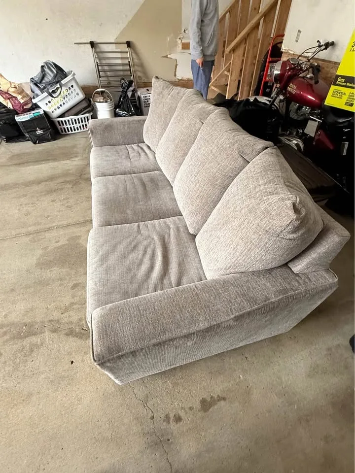 3 Seater Sofa – Like New! image indicator(3)