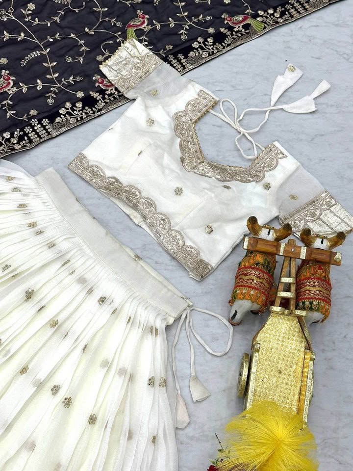Beautiful light weight lehenga fully stitched - photo 3