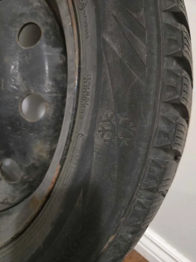 🥕🥕 WTS: 205 / 55 / R16 WINTER TIRES WITH RIMS 🥕🥕 image indicator(3)