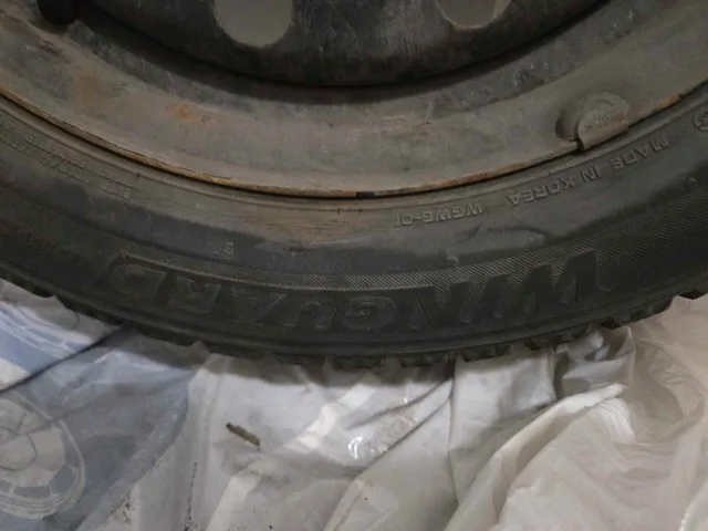 🥕🥕 WTS: 205 / 55 / R16 WINTER TIRES WITH RIMS 🥕🥕 image indicator(4)