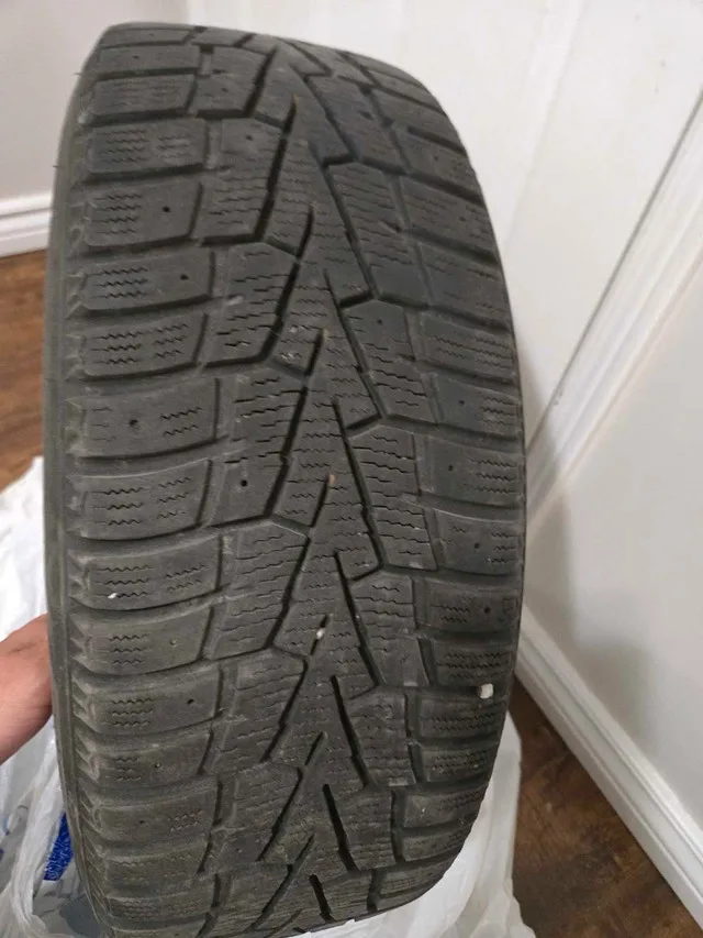 🥕🥕 WTS: 205 / 55 / R16 WINTER TIRES WITH RIMS 🥕🥕 image indicator(6)