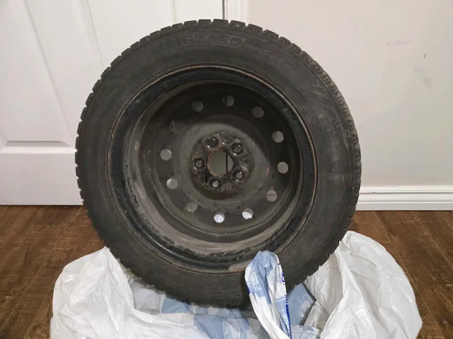 🥕🥕 WTS: 205 / 55 / R16 WINTER TIRES WITH RIMS 🥕🥕 image indicator(8)