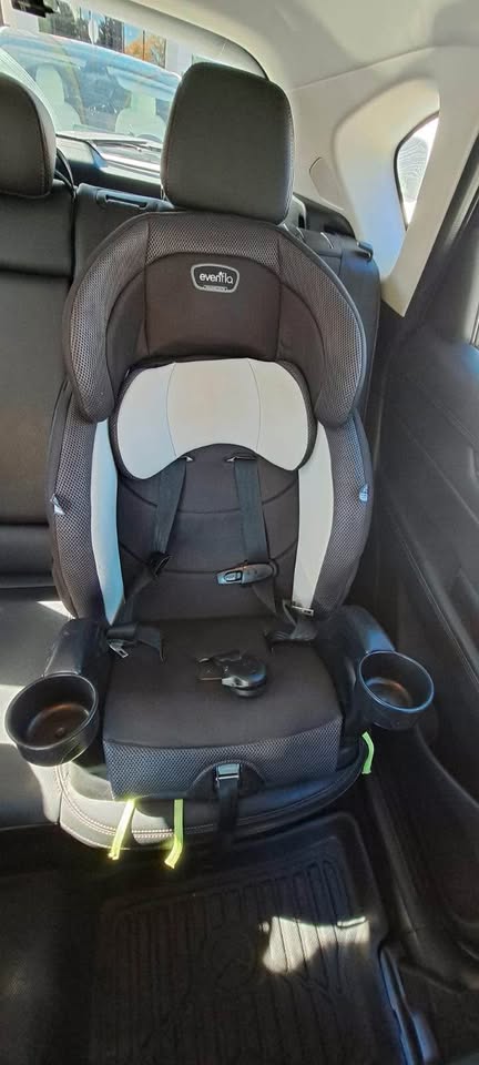 Toddler car seat. Expiry till 2030 - photo 2