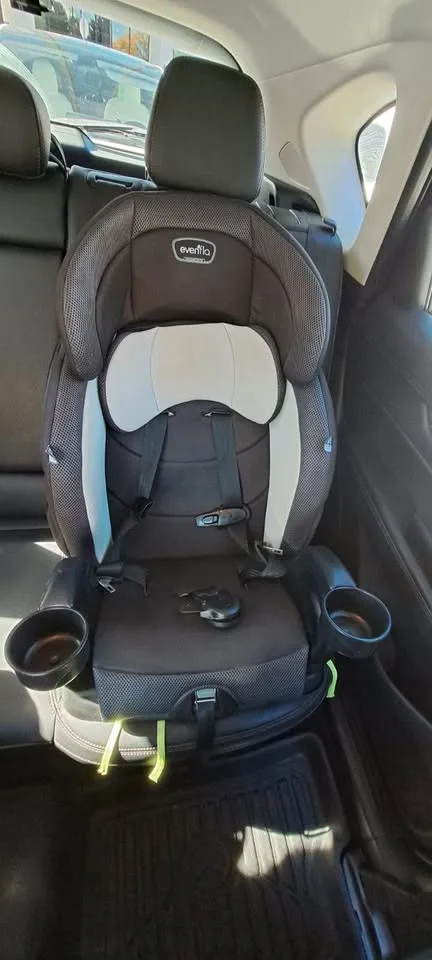 Toddler car seat. Expiry till 2030 image indicator(2)