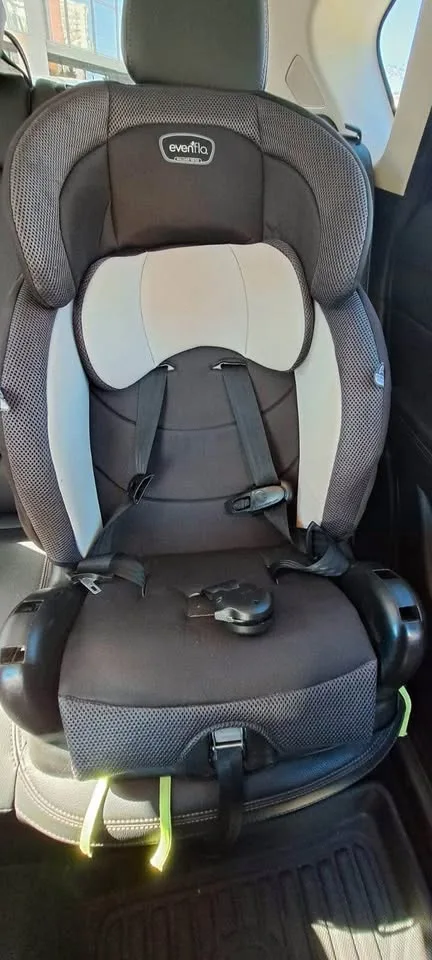 Toddler car seat. Expiry till 2030 image indicator(4)