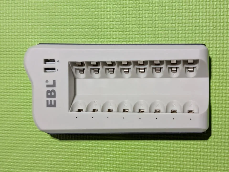 EBL 8 Slot Battery Charger image indicator(2)