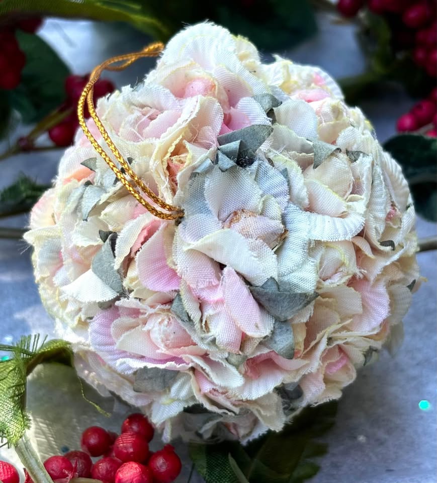 Vintage Ornament - Pink & White Floral Petal Fabric - photo 2