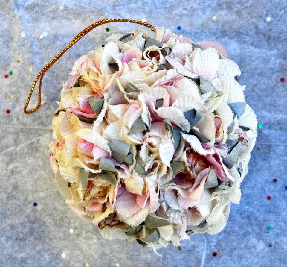 Vintage Ornament - Pink & White Floral Petal Fabric - photo 3