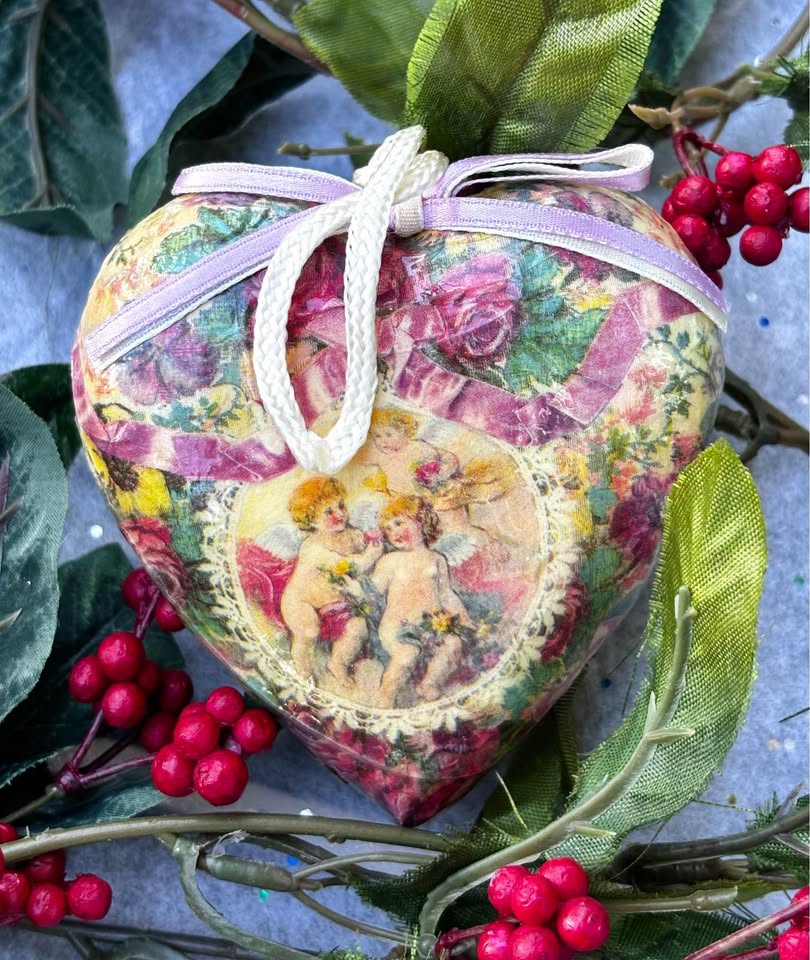 Vintage Old-world Decoupage Heirloom Ornament Heart Shaped - photo 3