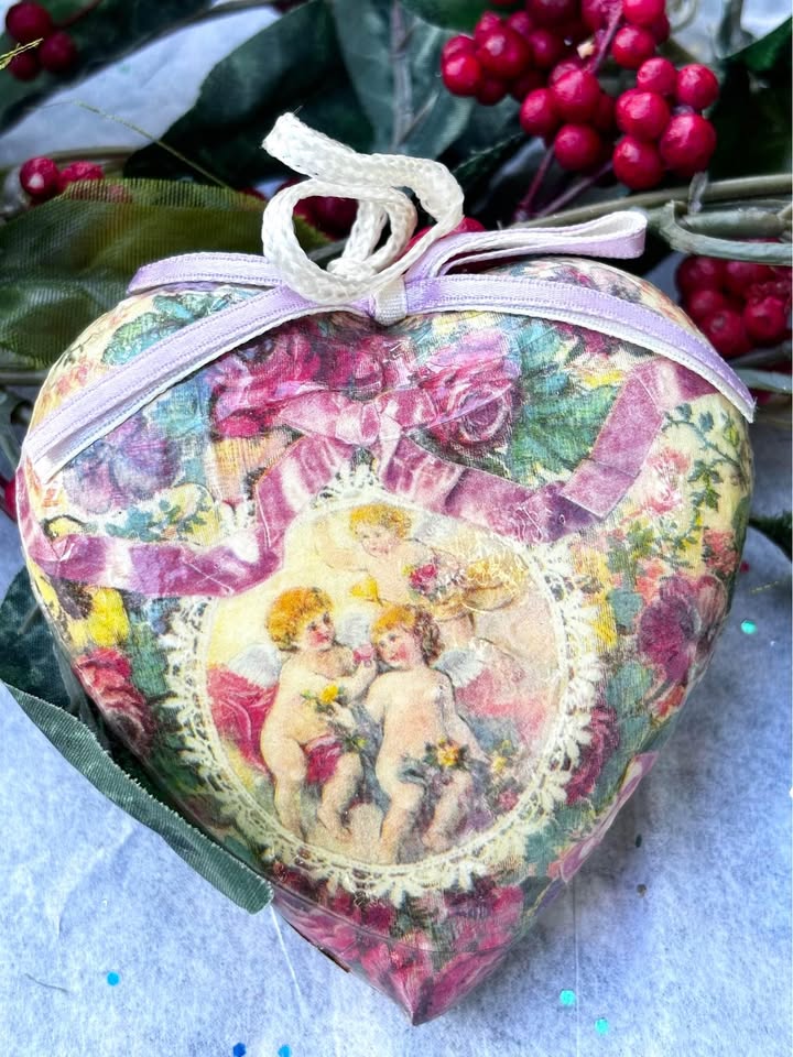 Vintage Old-world Decoupage Heirloom Ornament Heart Shaped - photo 5