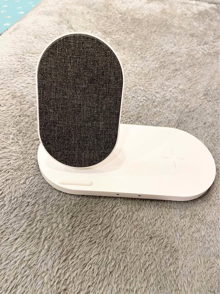 Wireless Qi charging station