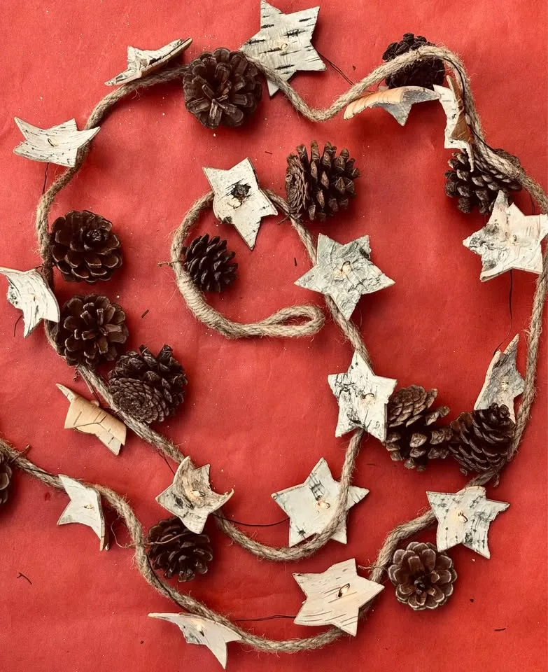 Rustic Holiday String Lights Pinecones & Stars 6 Ft Like New image indicator(4)