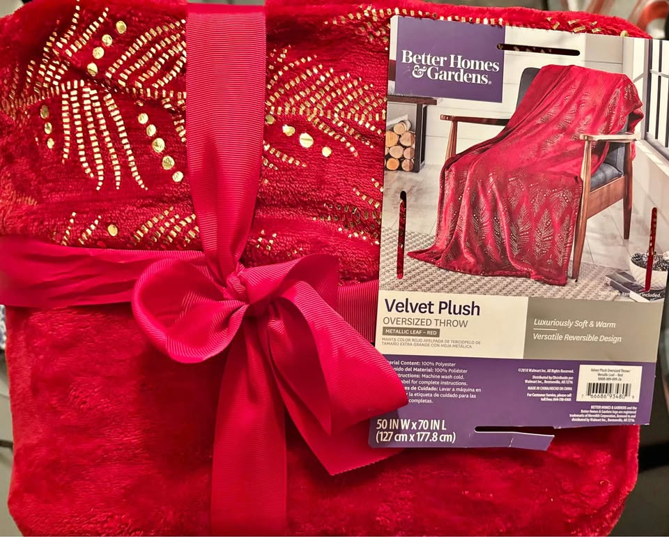 Oversized Velvet Plush Throw New in Packaging