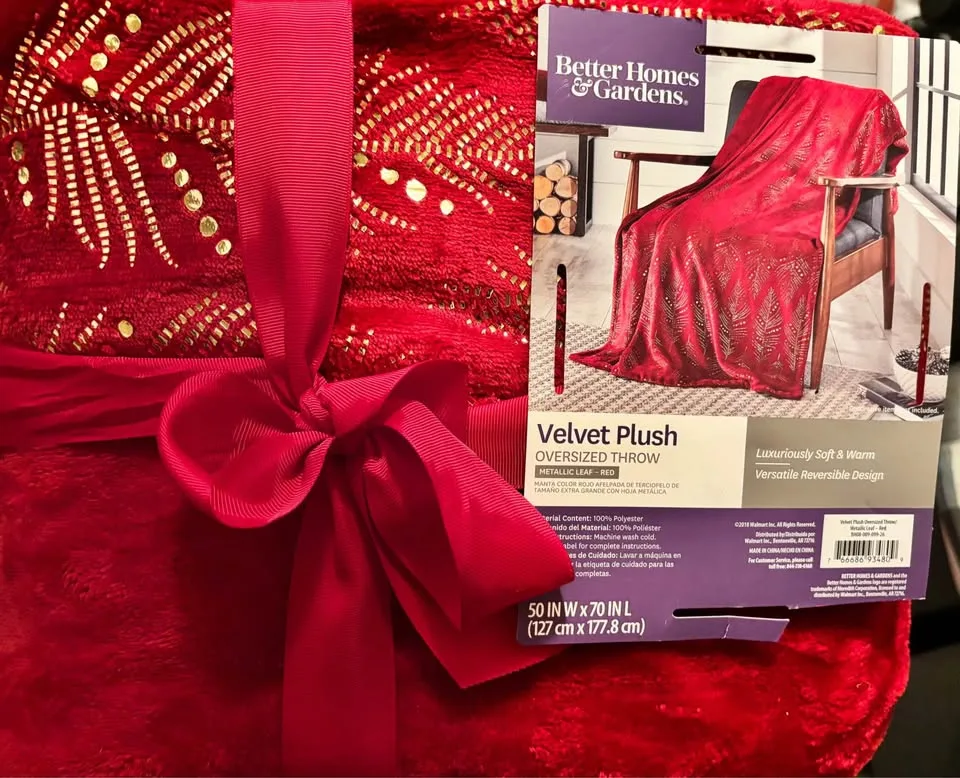 Oversized Velvet Plush Throw New in Packaging image indicator(2)