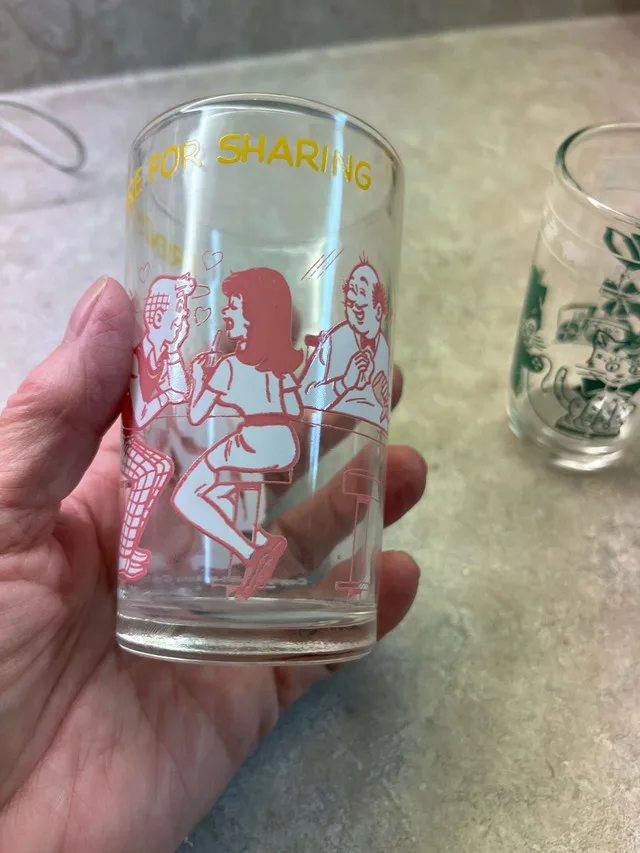 Vintage Cartoon Glasses image indicator(2)