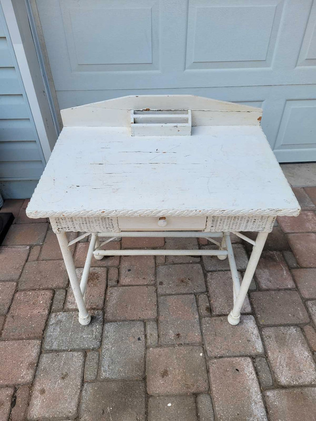 Antique Wicker Desk - Vintage Country Collectible - photo 2