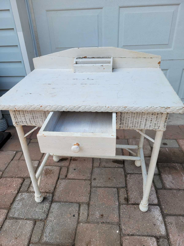 Antique Wicker Desk - Vintage Country Collectible - photo 5