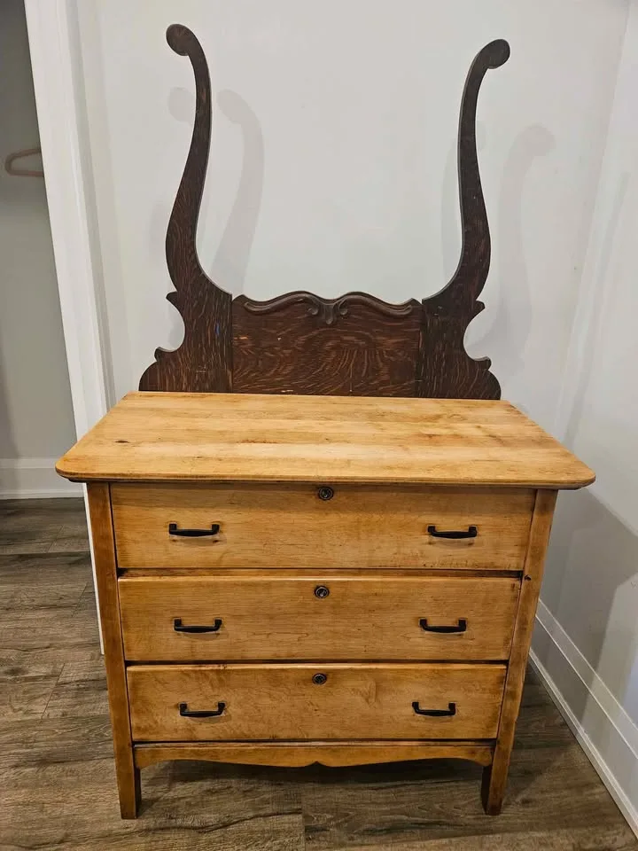 Beautiful antique 3 drawer dresser image indicator(2)