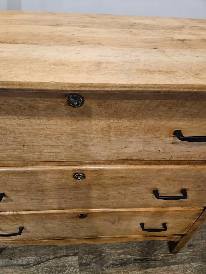 Beautiful antique 3 drawer dresser - photo 4