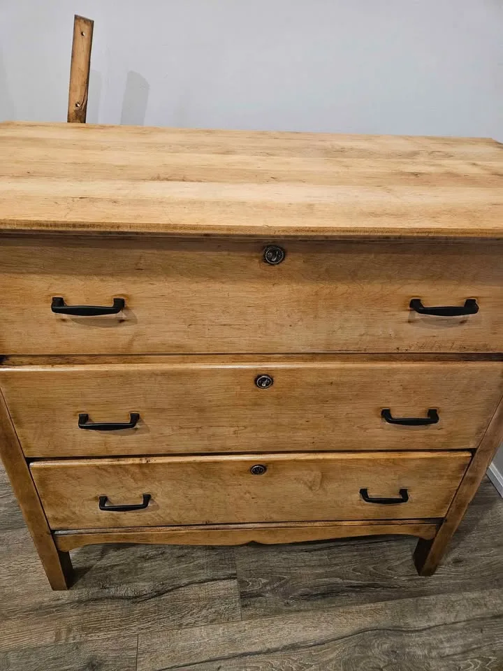 Beautiful antique 3 drawer dresser image indicator(6)