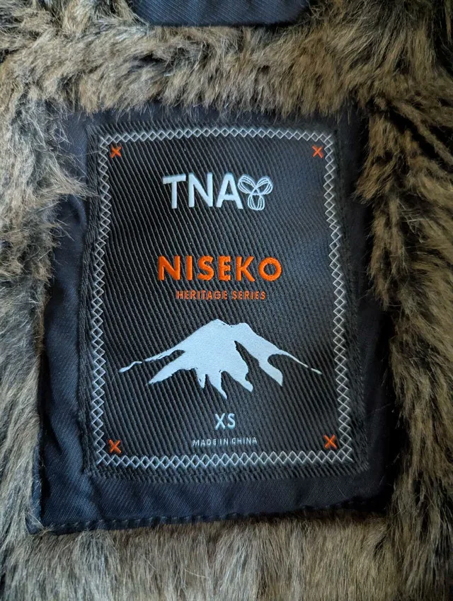 XS Aritzia TNA Niseko Jacket image indicator(2)