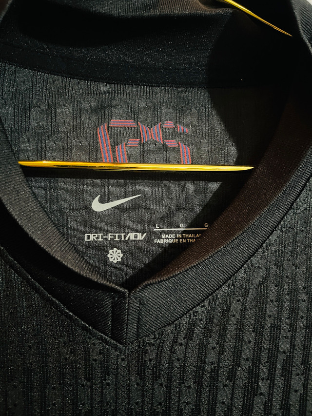 Barcelona Soccer Jersey and Shorts! Size L - photo 4