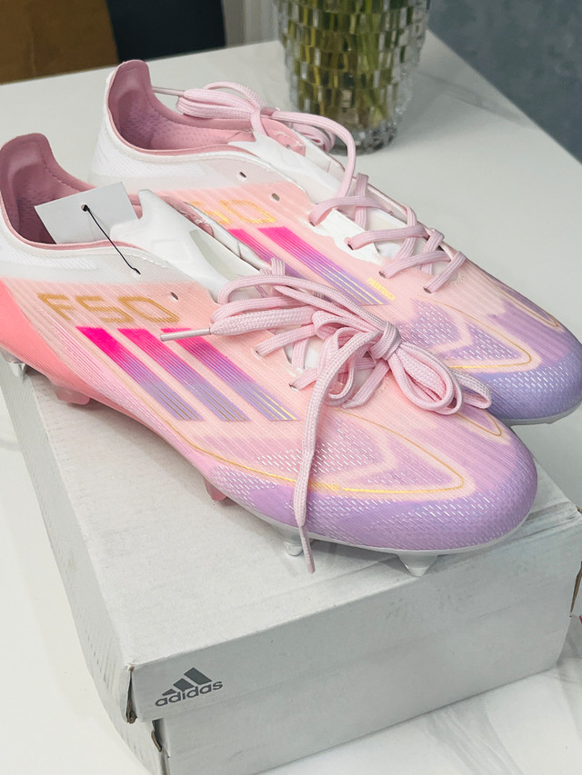 Girls Soccer Cleats- Size 7