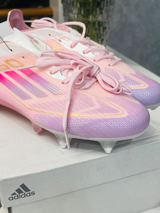 Girls Soccer Cleats- Size 7 - photo 2