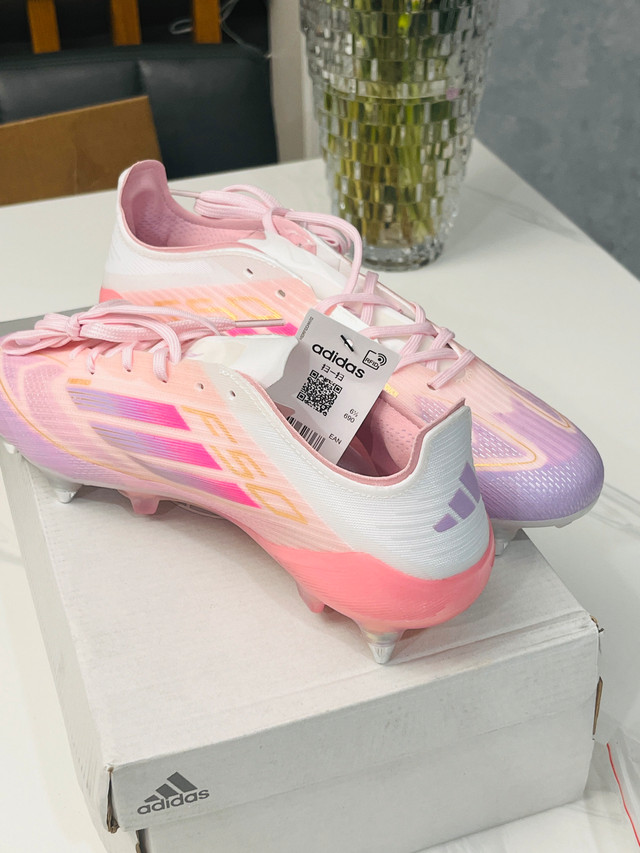 Girls Soccer Cleats- Size 7 - photo 4