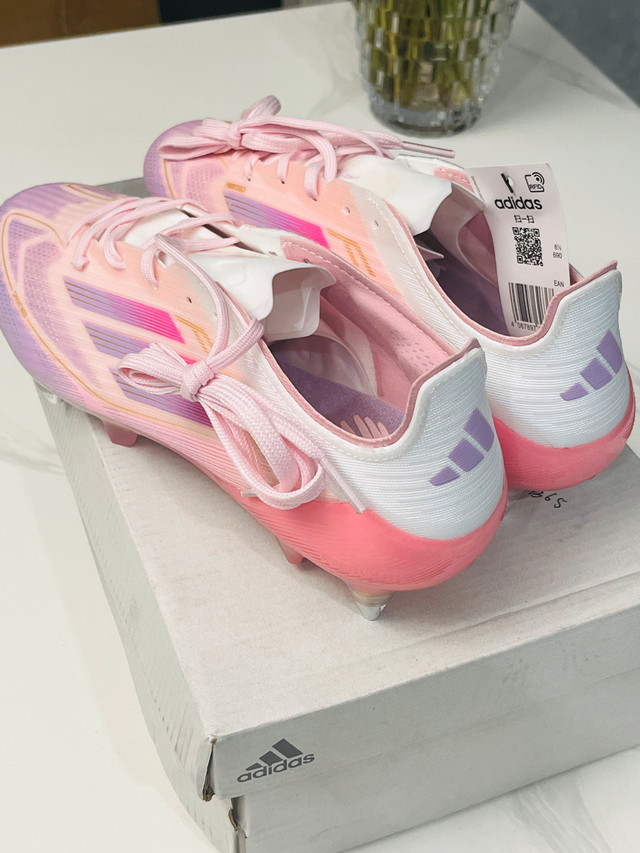 Girls Soccer Cleats- Size 7 - photo 5