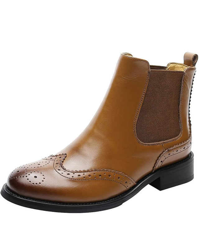 Women’s Wingtip ankle high Boots! Size 9.5