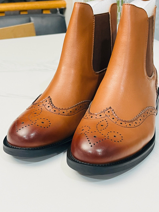 Women’s Wingtip ankle high Boots! Size 9.5 - photo 5