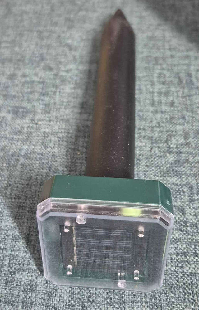 4 Pack Solar Mole and Snake Repeller