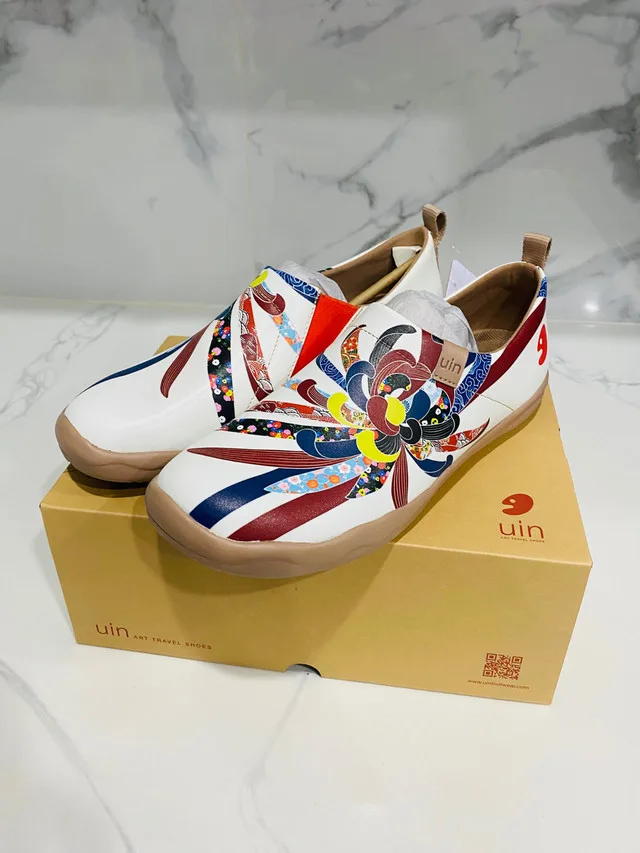 Women’s Slip on Fashion Sneakers-Size 8.5 thumbnail