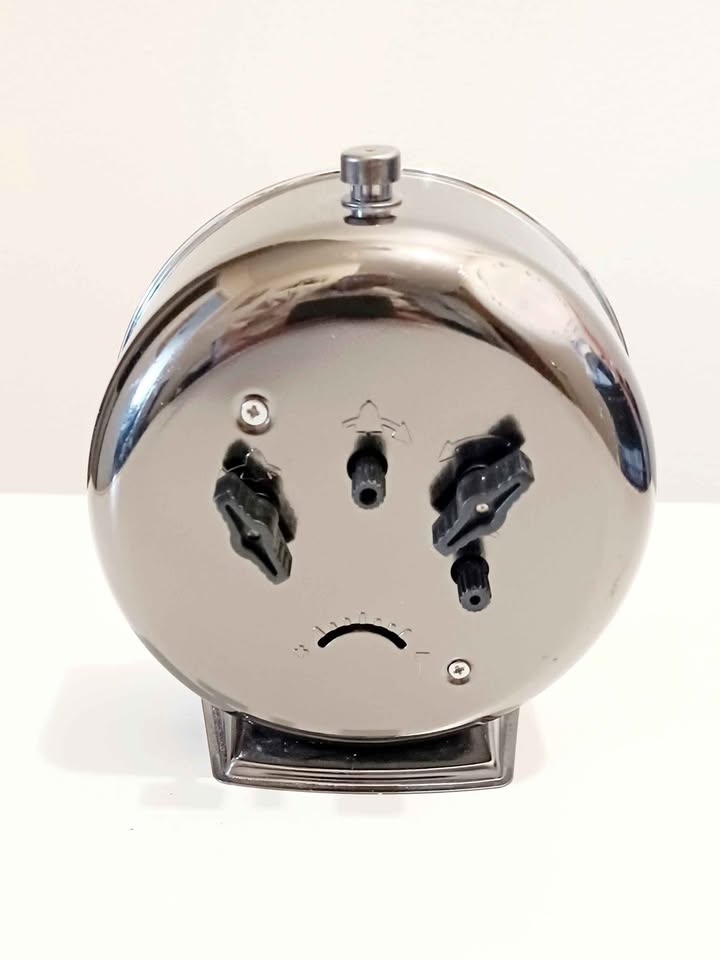 Vtg AcuRite 15607 Mechanical Alarm Clock - photo 2