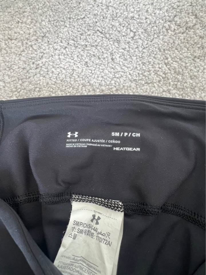 Under Armour yoga leggings, size SM - photo 2