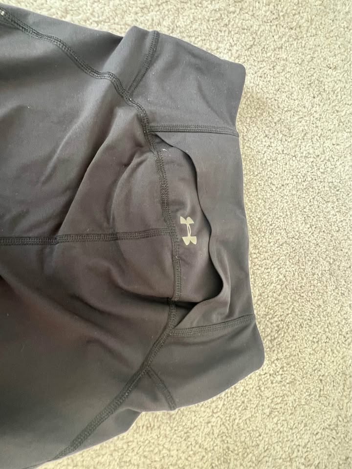 Under Armour yoga leggings, size SM - photo 3