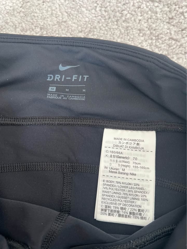 Nike Yoga Leggings – Size M - photo 3