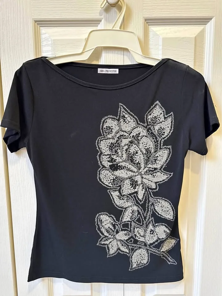 🖤 Elegant Black Floral Top – 100% Polyester thumbnail