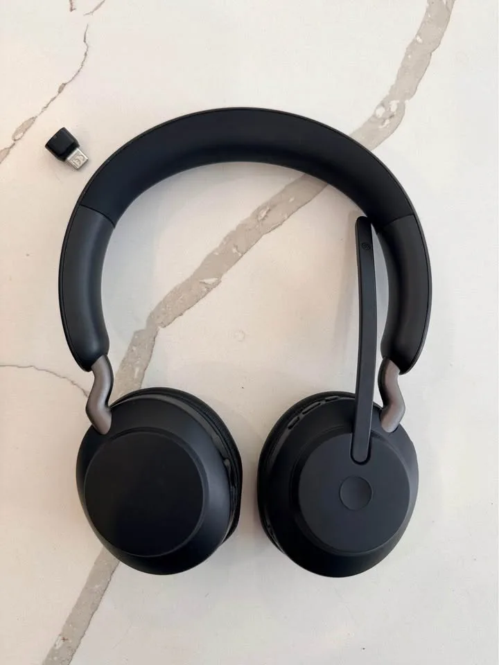 Jabra Evolve2 65 UC Wireless Headphones image indicator(2)