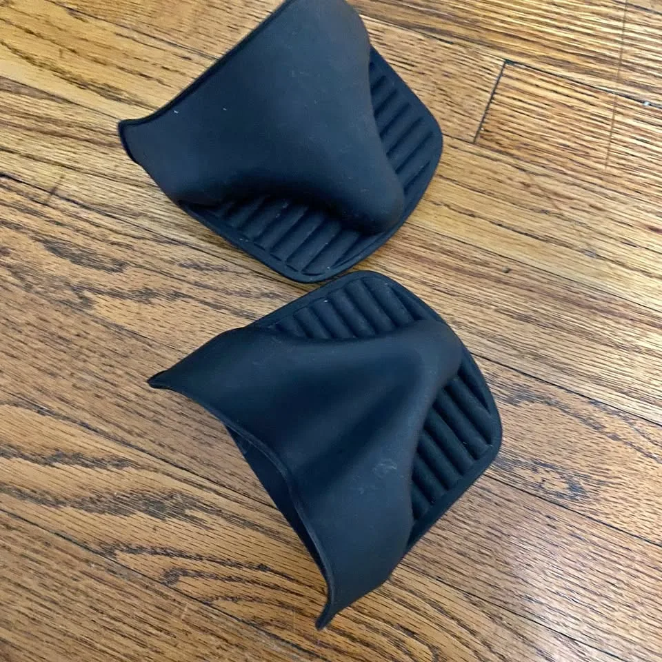 Silicon oven mitts (half size, black)