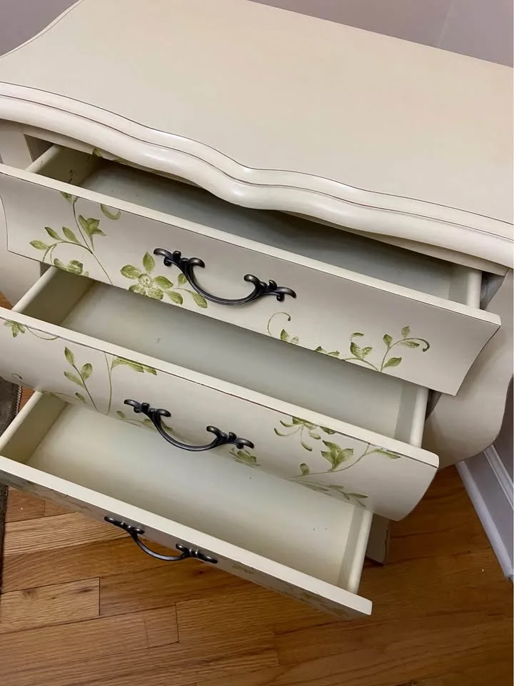 Bombay-Style Wooden Chest/Accent Table image indicator(3)