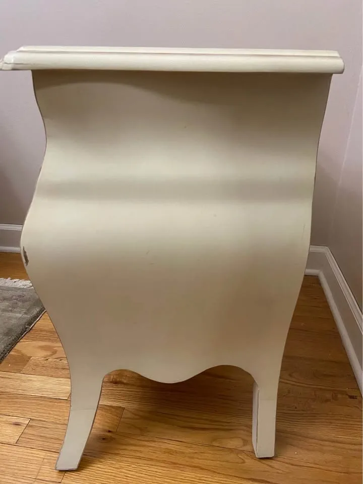 Bombay-Style Wooden Chest/Accent Table image indicator(8)