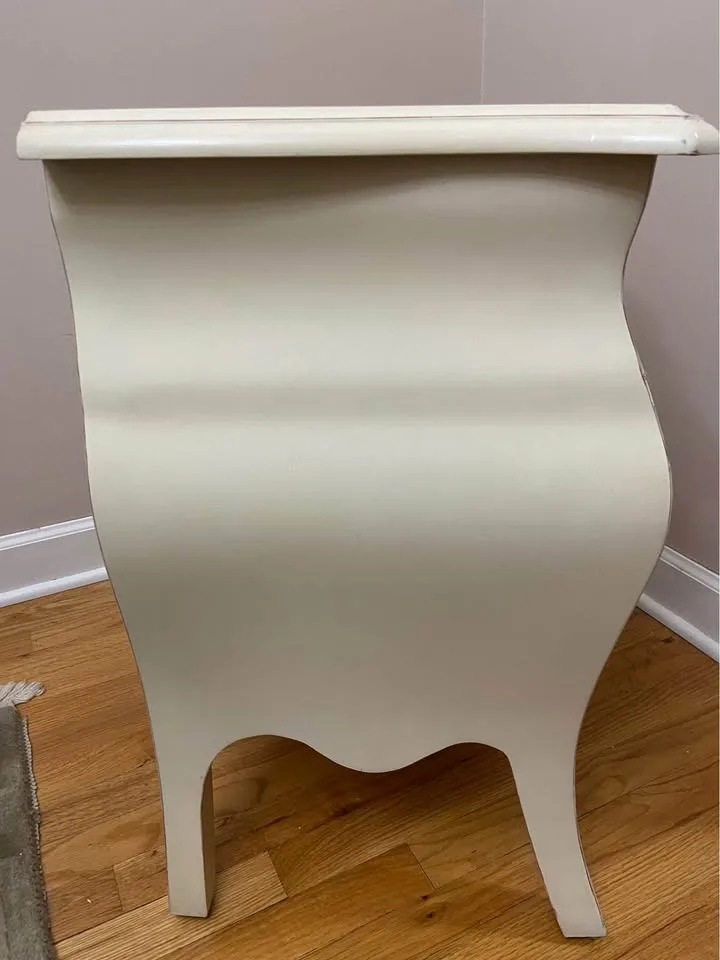 Bombay-Style Wooden Chest/Accent Table image indicator(9)