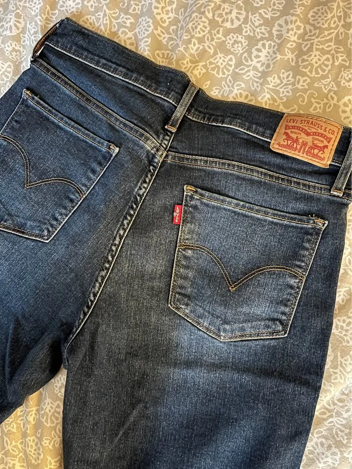 Levi’s Shaping Straight Jeans - Size 30 image indicator(3)