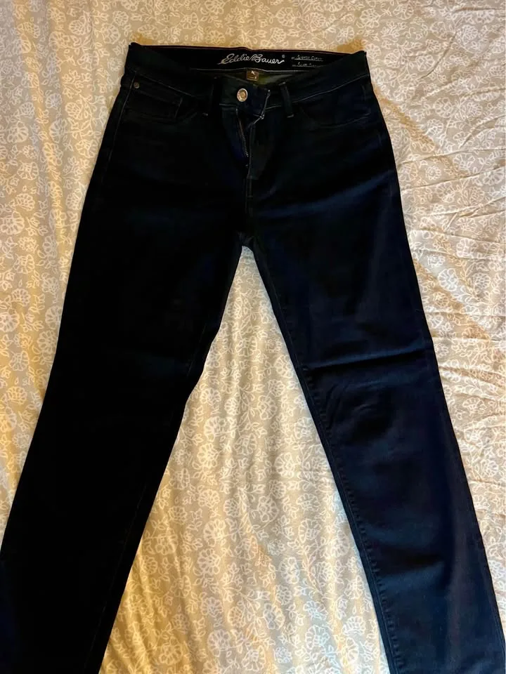 Eddie Bauer Size 8 Slightly Curvy Slim Straight Jeans image indicator(3)