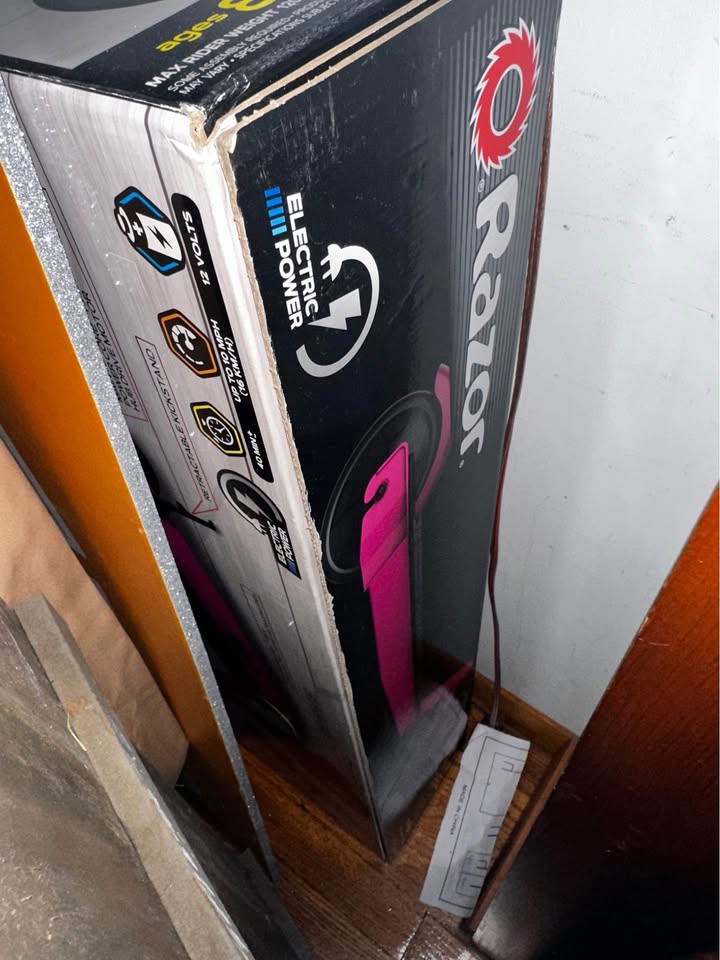 NIB Pink Razor Electric Scooter - photo 2