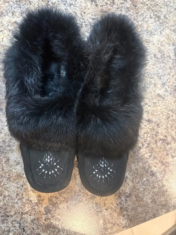 Women’s moccasin slippers image indicator(2)