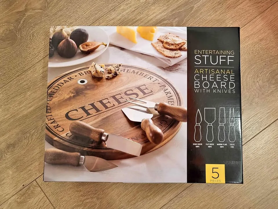 Artisanal Acacia Wood Cheese Board With Knives (5 pieces)