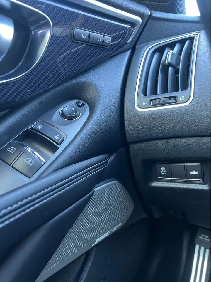 2017 Infiniti Q60 Red Sport 400 image indicator(7)